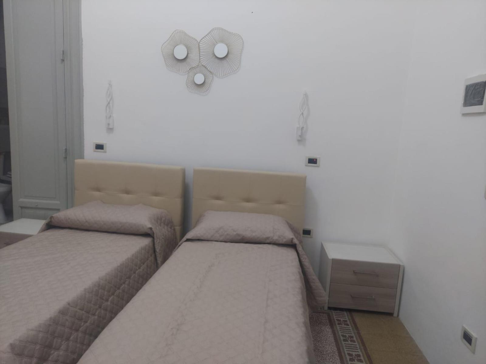 Guest House Lamphotel Militello Palermo Exteriör bild